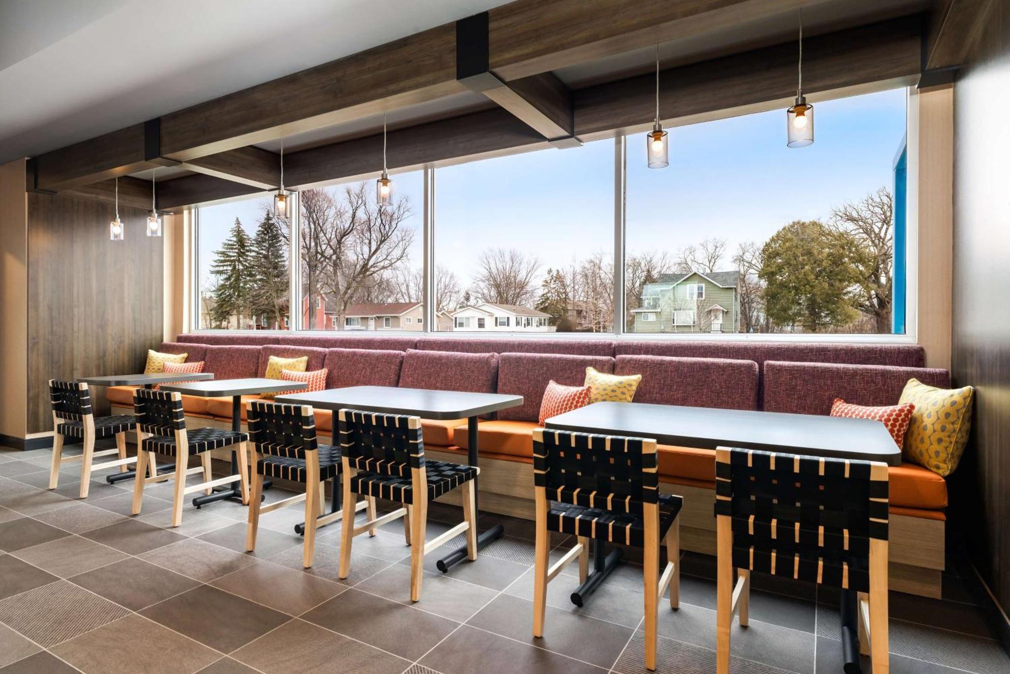 Tru By Hilton Oshkosh Hotel Exterior photo